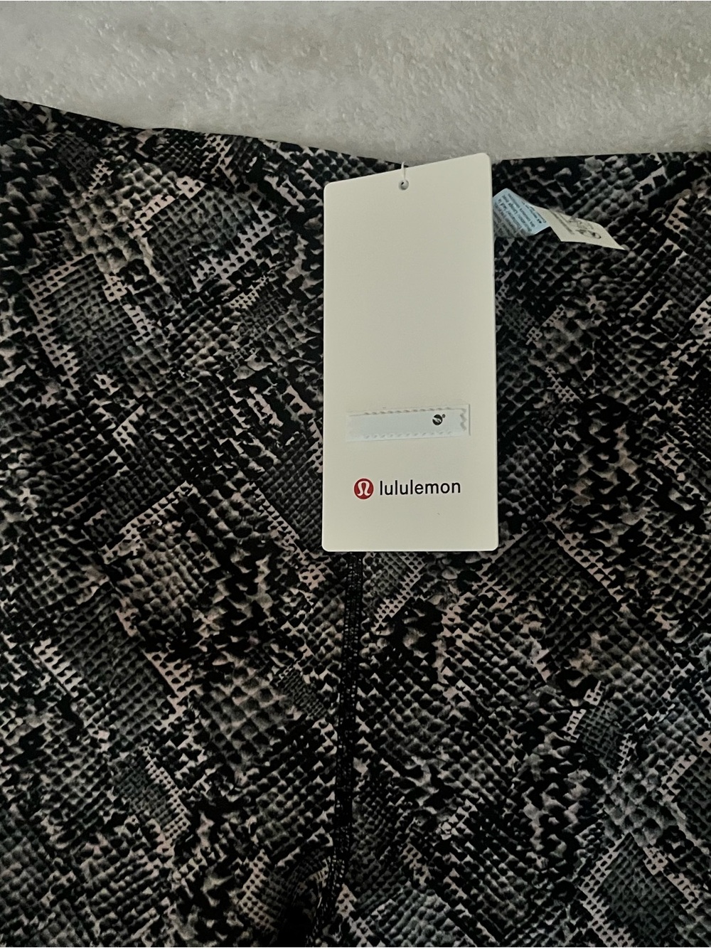 Lululemon Snake Print glow up High-Rise Leggings - Black/Grey - Picture 2 of 5
